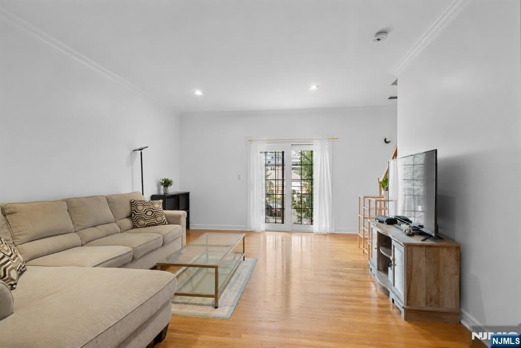 9 Hackensack Avenue – photo 4