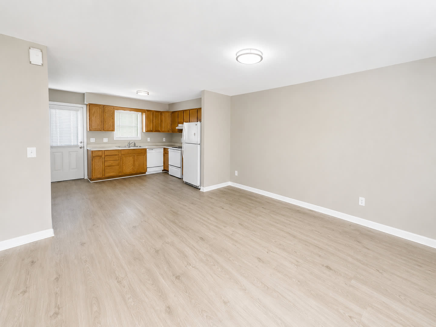 Two bedroom, 1 bath apartment in Burlington – photo 3