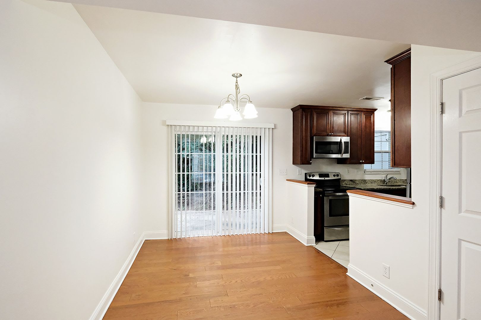 Pet-Friendly 3BR Duplex Near 5th Street Station, Downtown, & UVA – photo 3