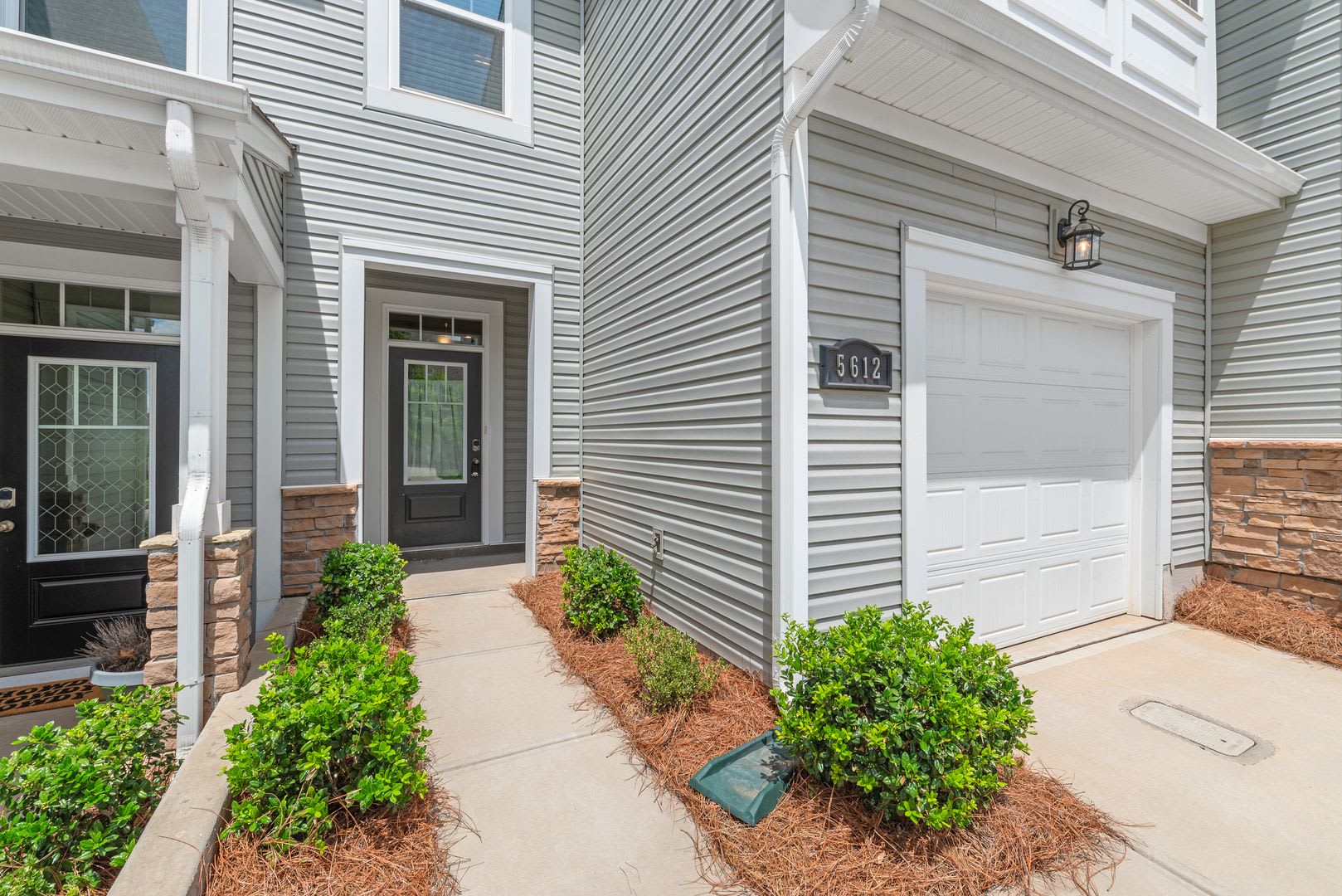 Like-New Townhome in Pristine, Move-In Ready Condition – photo 5