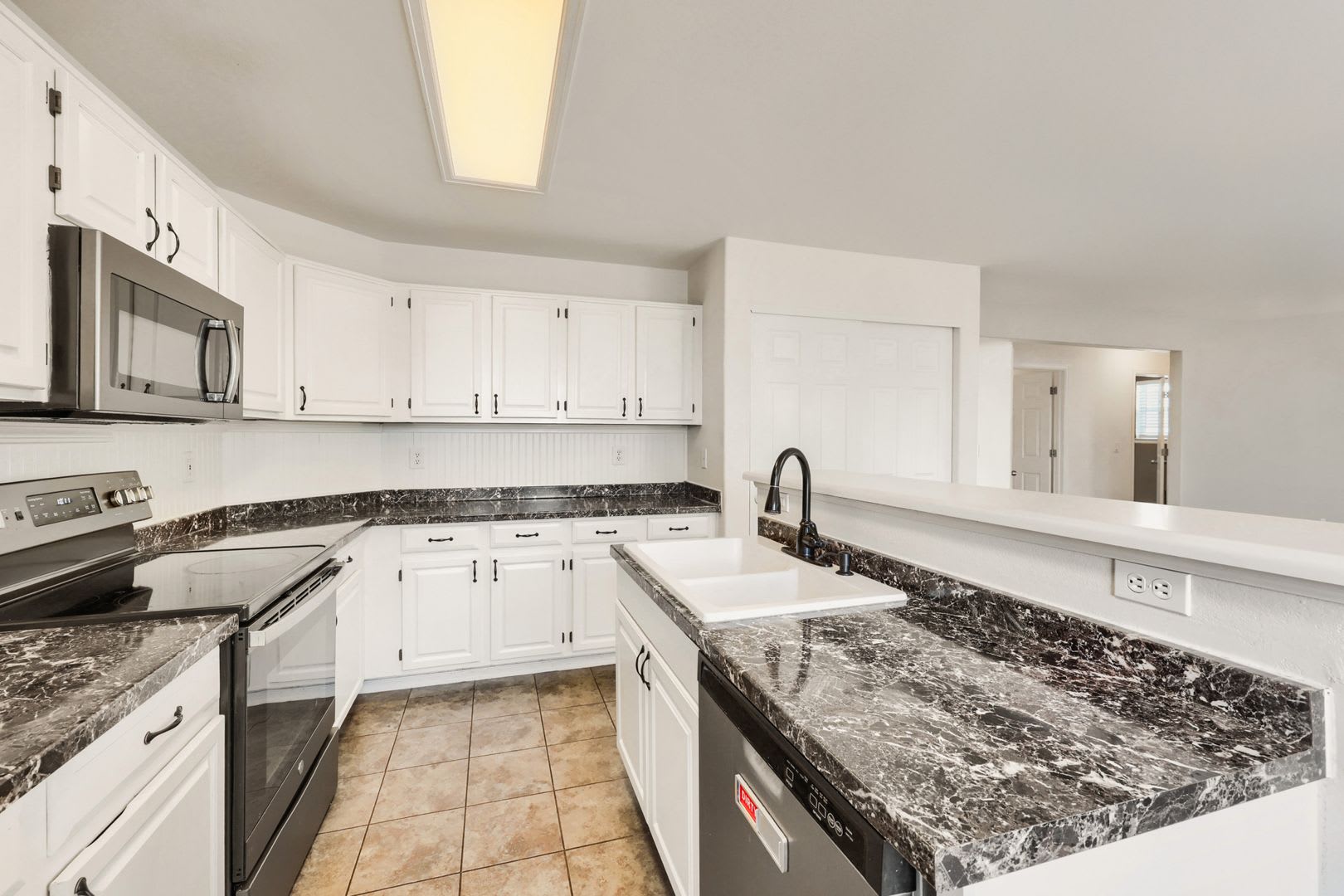 Evolve Real Estate: Meticulous Executive 4 Bedroom Up Plus Finished Basement Apartment Available NOW! – photo 4