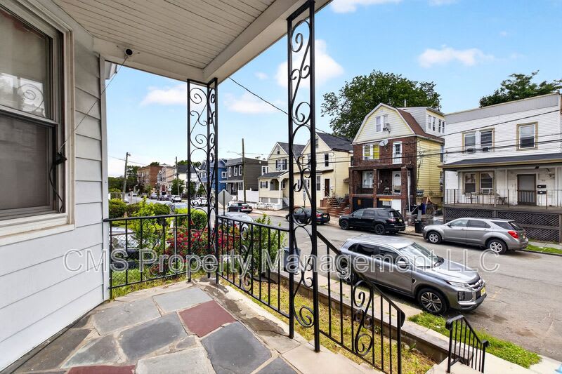 49 Welland Avenue – photo 4