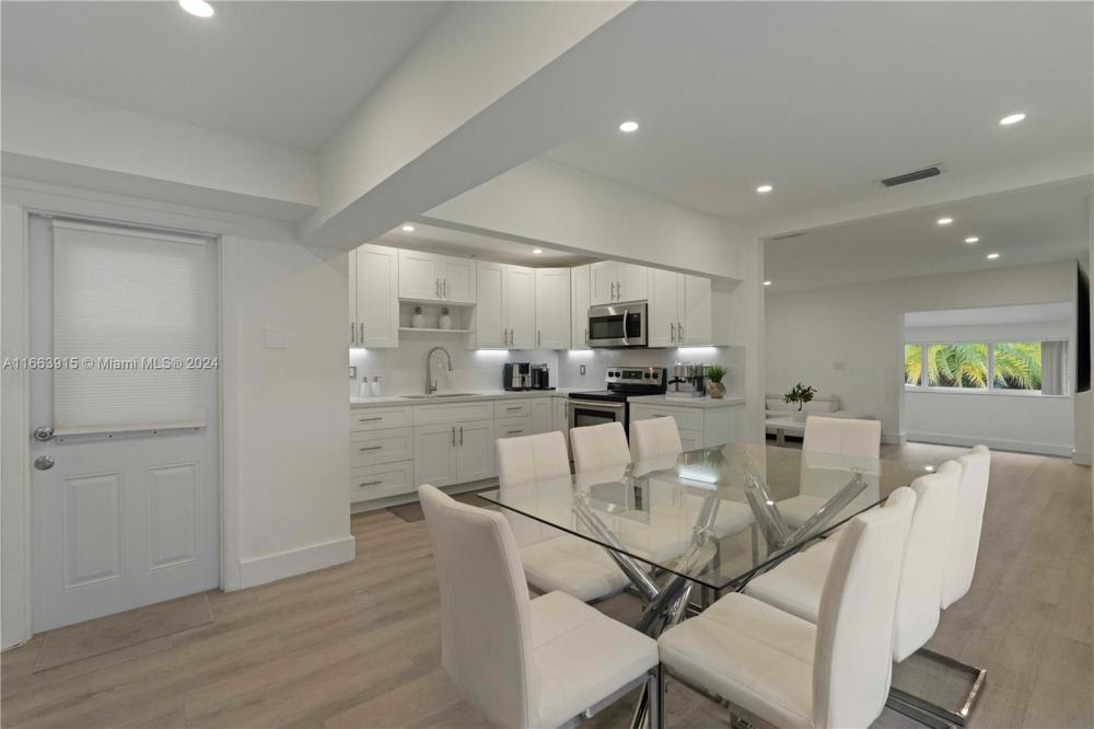 1417 Plunkett St – photo 4