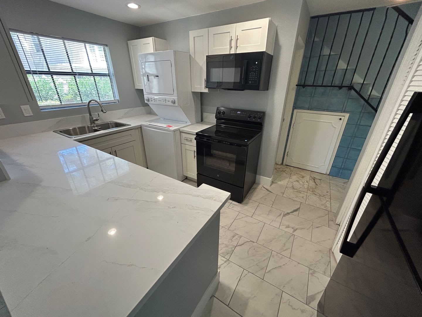 SPACIOUS 2 BEDROOM TOWNHOME IN LAS VEGAS COUNTRY CLUB – photo 4