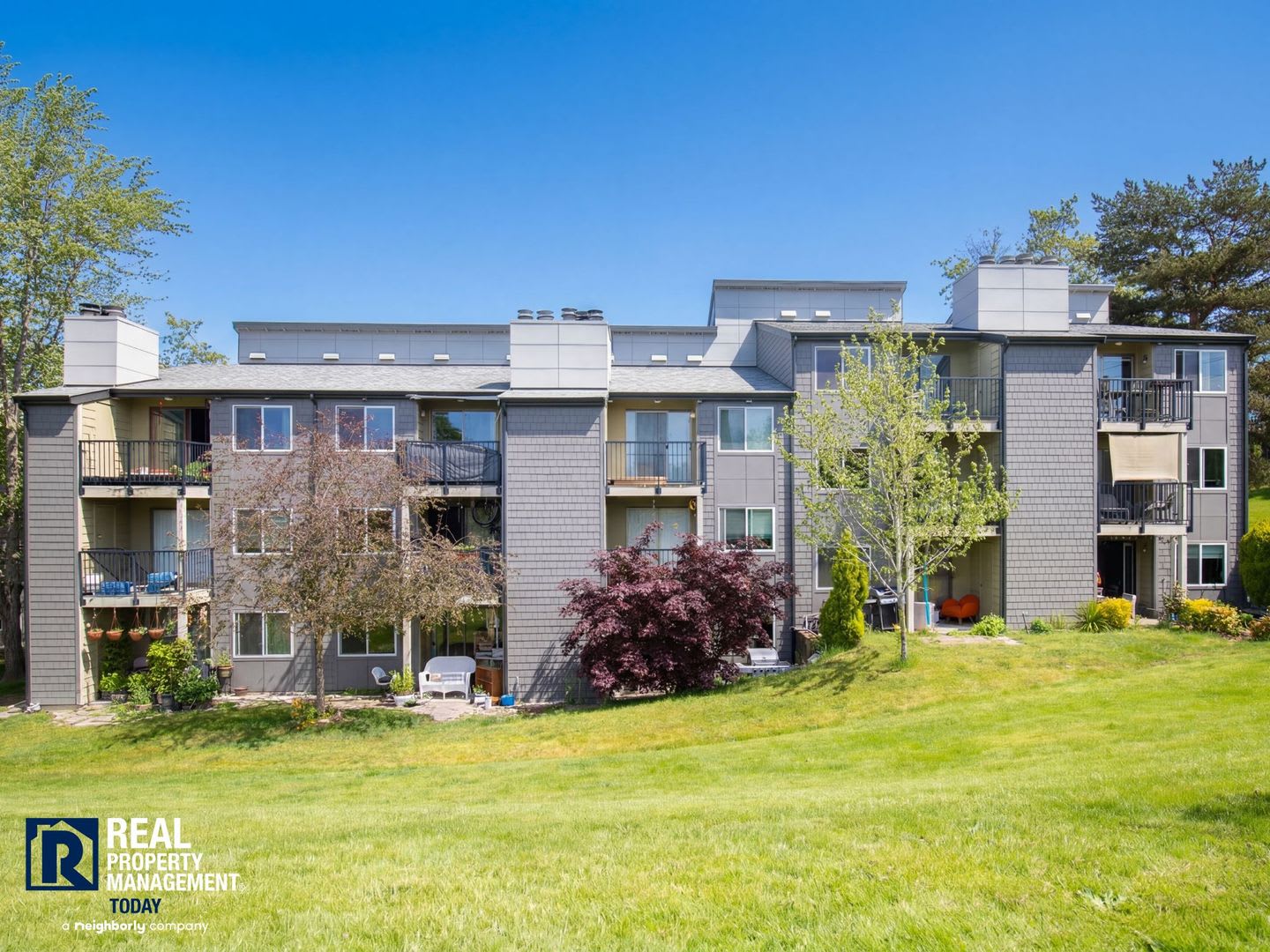 Renton Condo With Private Patio Pool Covered Parking – photo 3