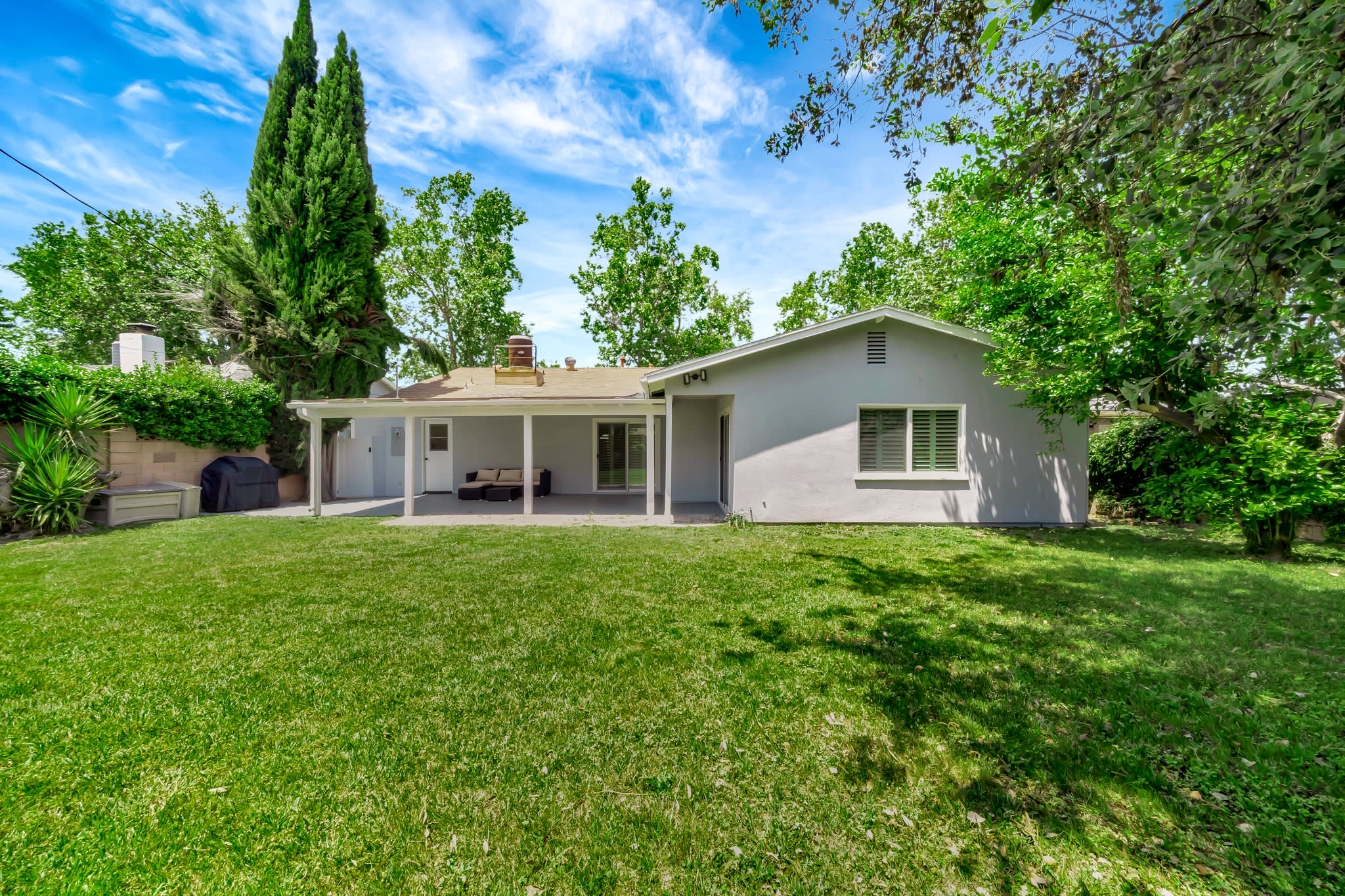 23714 Archwood St – photo 1