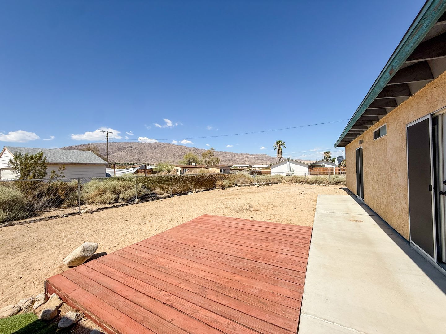 29 Palms Home with Attached Garage – photo 3