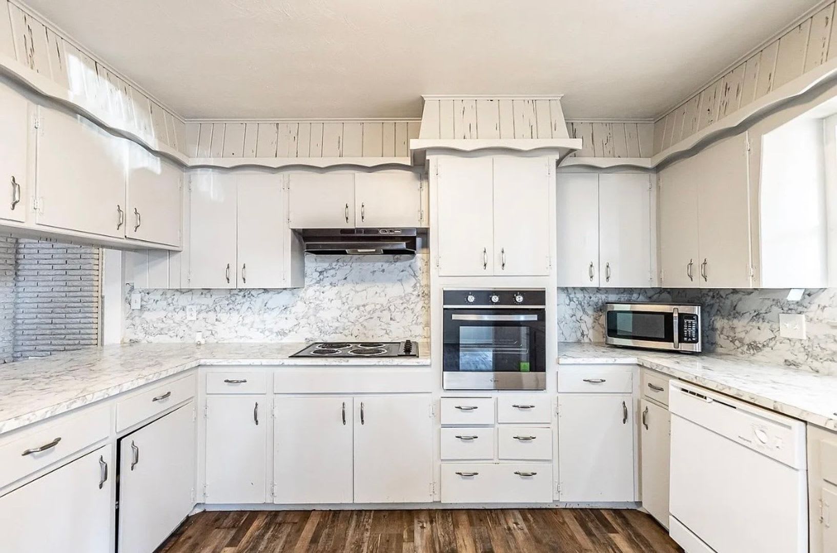 Centrally Located 3 bedroom 2 bathroom house! – photo 5