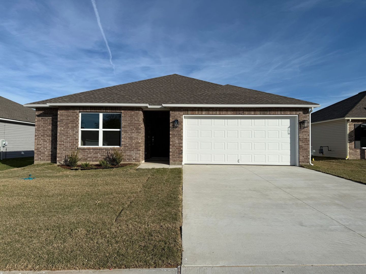 Welcome home to your 4 bed, 2 bath home in the desirable area of Broken Arrow, OK. – photo 1
