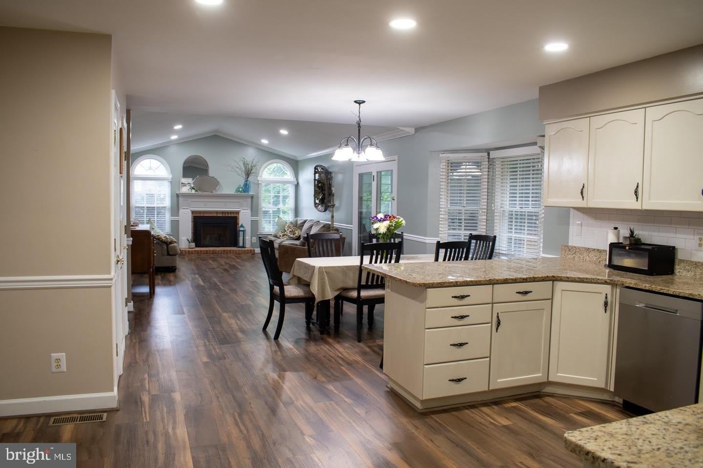 105 WESTMORELAND Court – photo 5