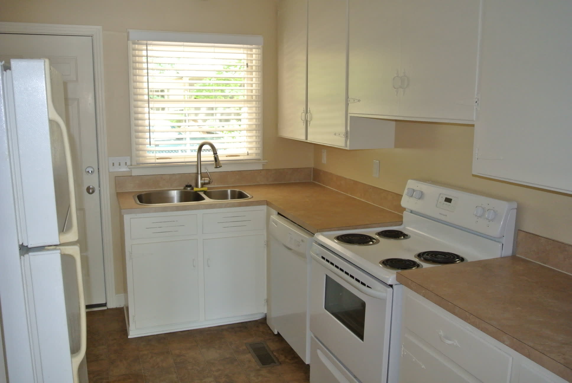 503 E Glenn Ave – photo 2