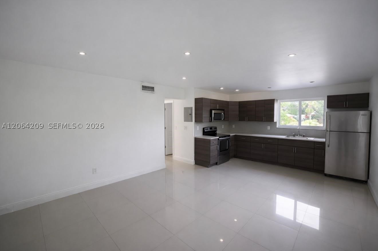 552 NE 61st St – photo 4
