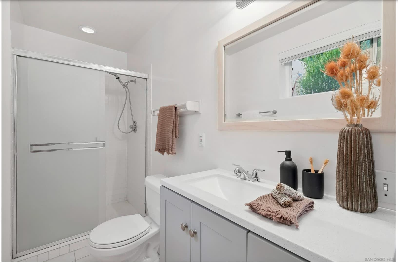 Furnished La Jolla Studio – Across the Street from Beach Access! – photo 4
