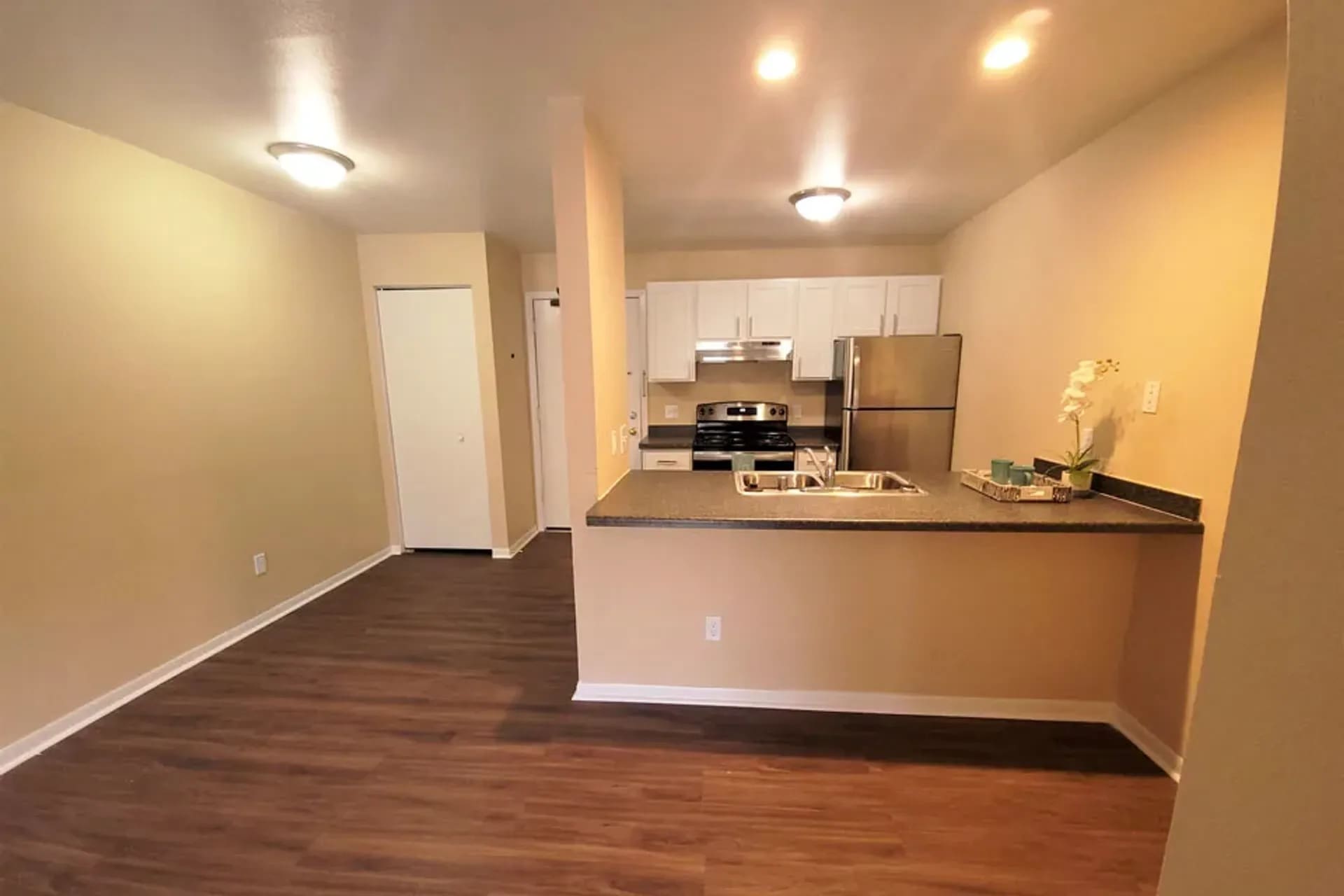 Summit Hill Apartments – photo 2