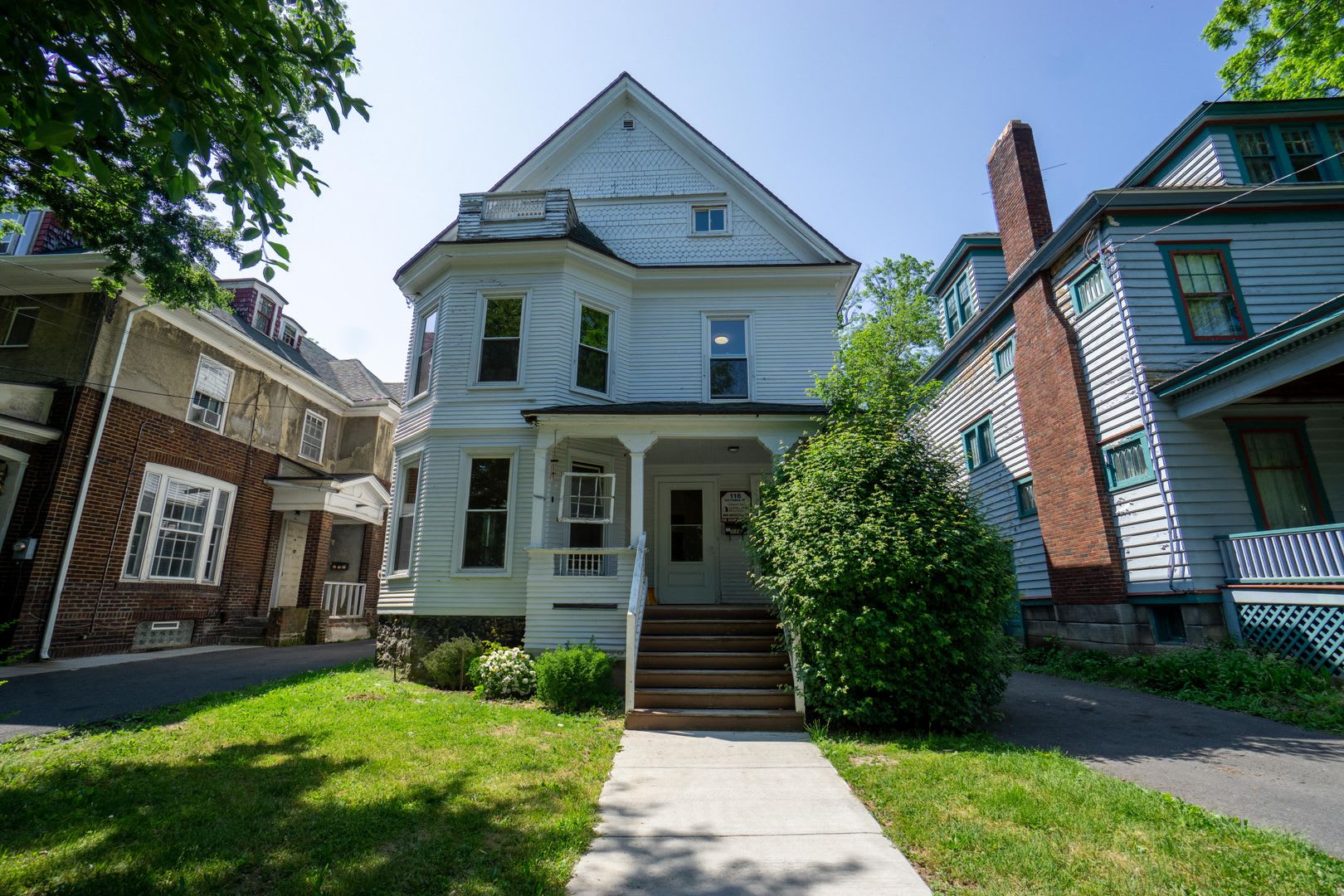 116 Victoria Avail 6 1 2027 Charming 5 Bedroom Home With Hardwoods Short Walk To Eateries And Shops – photo 1