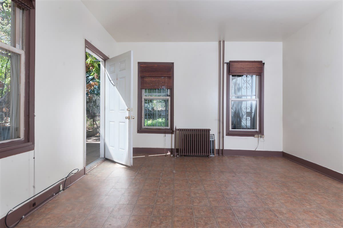 492 Linwood St – photo 2