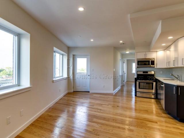 28-22 Astoria blvd – photo 2