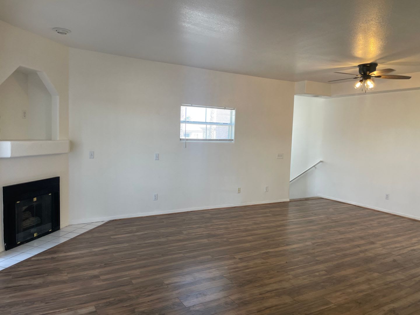 Beautiful open floor plan located in a gated community! – photo 3