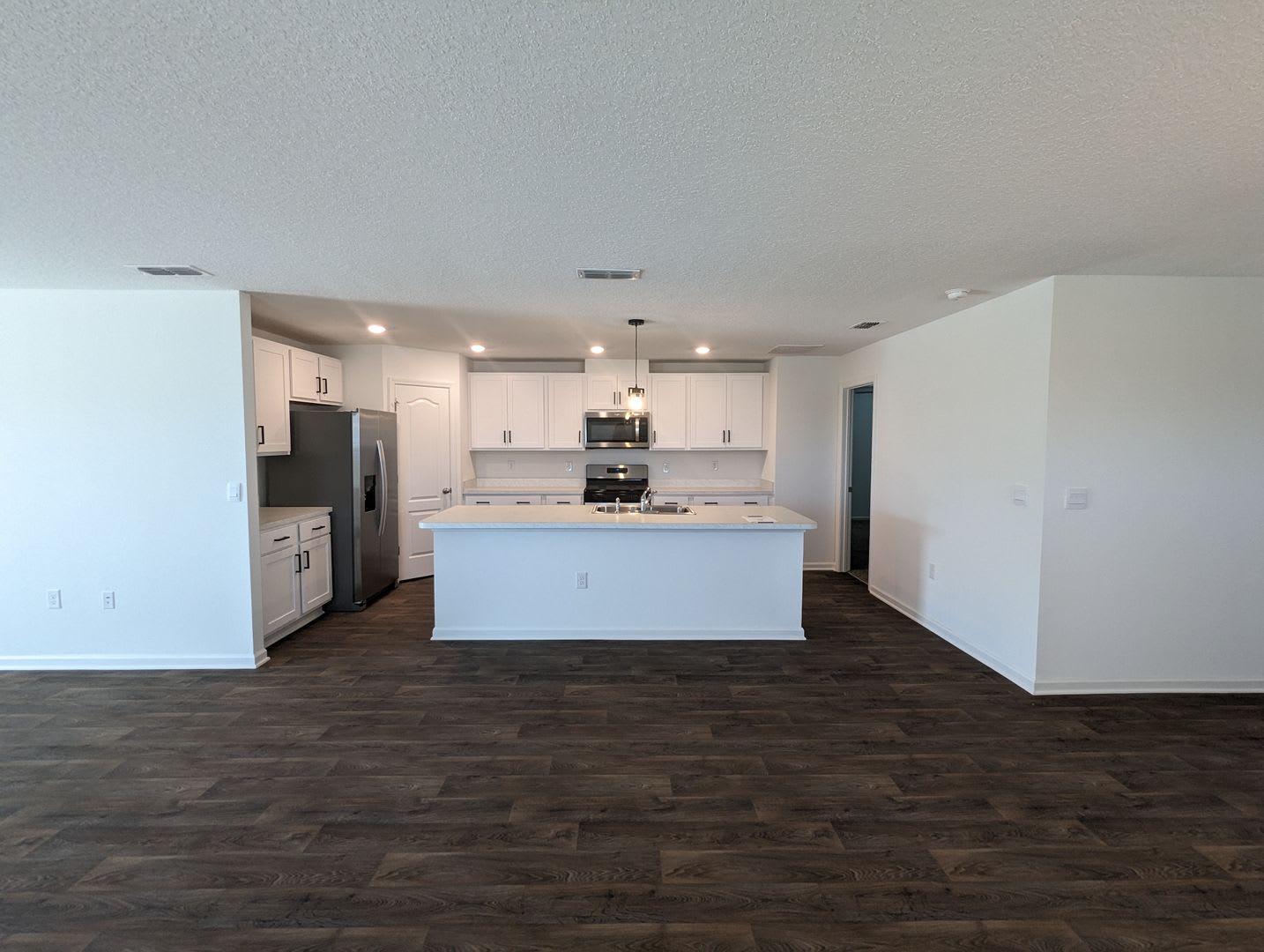 Entrada Subdivision This 4 2 3 Home With Over 2 140 Sqft And Pond View Is Available – photo 4