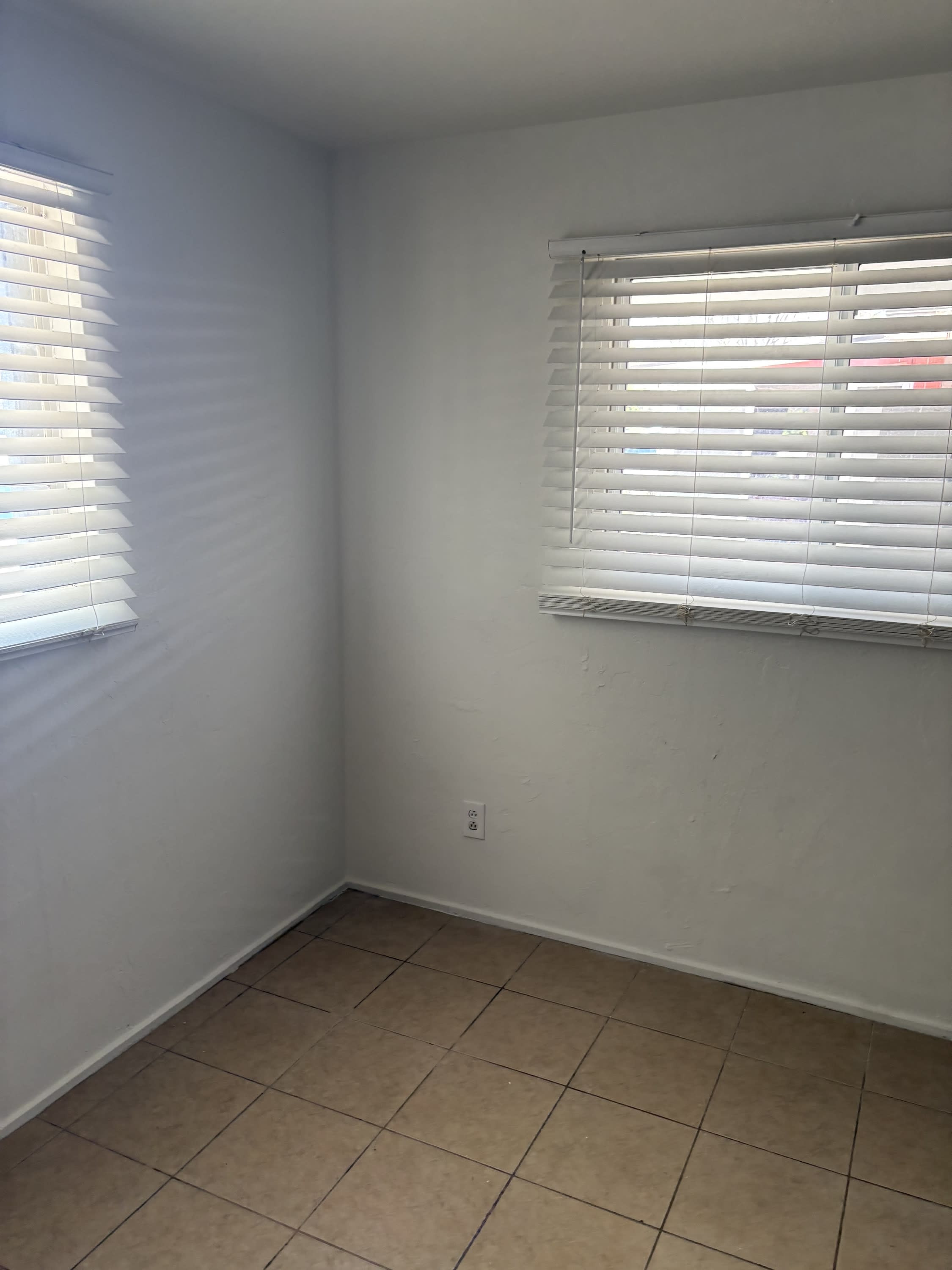 8815 North 28th Avenue – photo 4