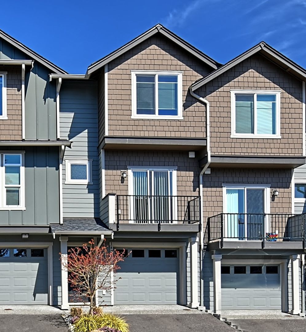 Luxury 3 Bedroom Townhome – photo 1