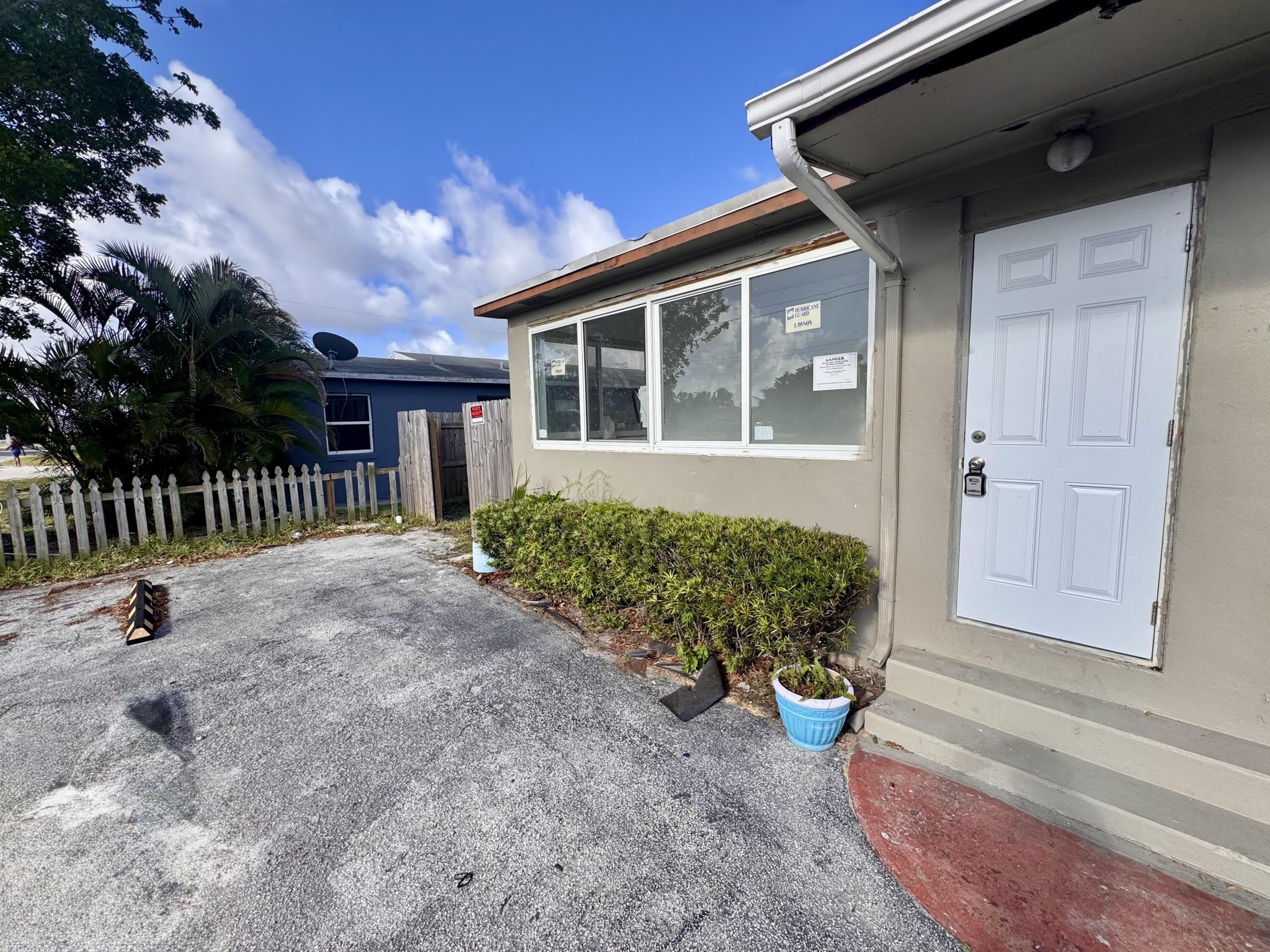 2513 Avenue E – photo 1