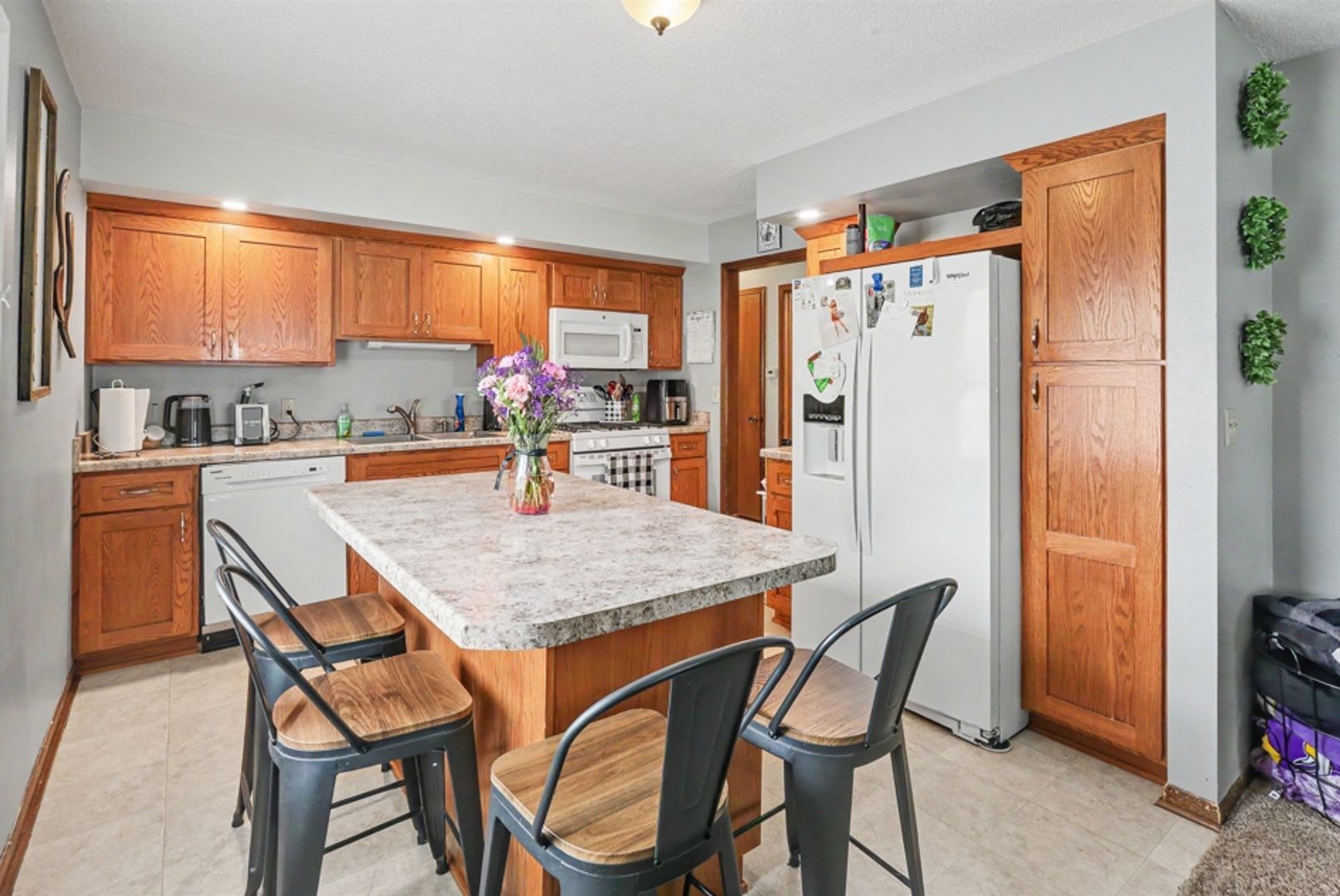Rent: Cute 3 Bedroom Home – photo 1