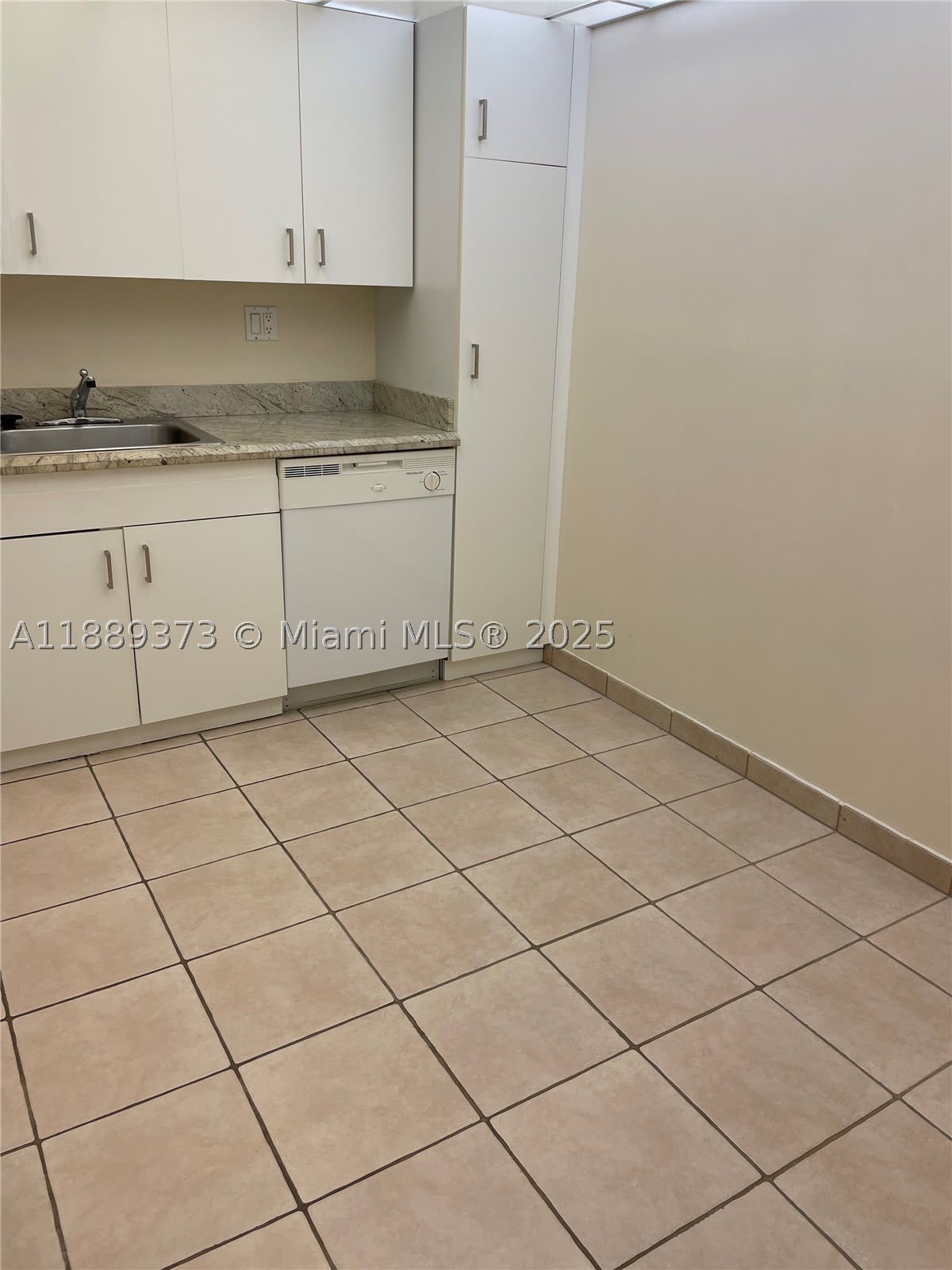 18151 NE 31st Ct – photo 5