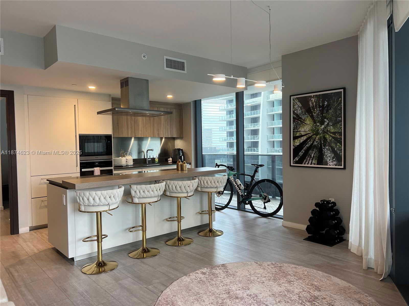 1000 Brickell Avenue – photo 3