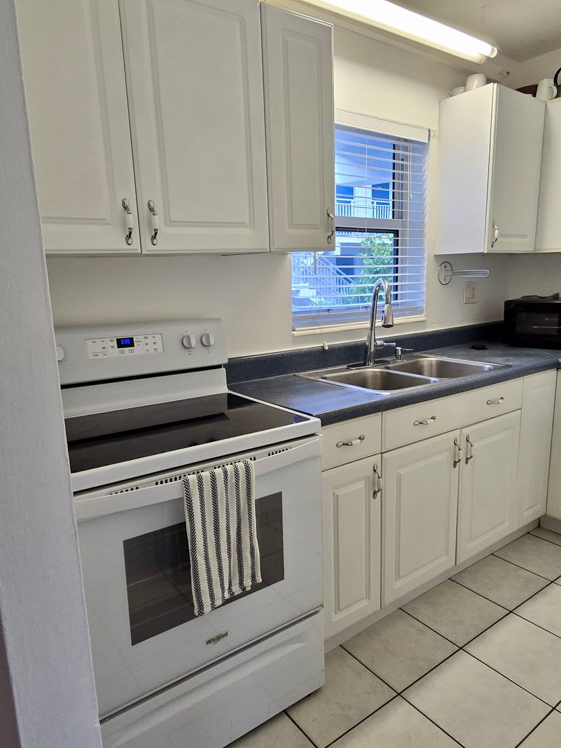 Spacious and modern 1-bedroom, 1-bathroom unit available for rent in the heart of Fort Lauderdale. – photo 3