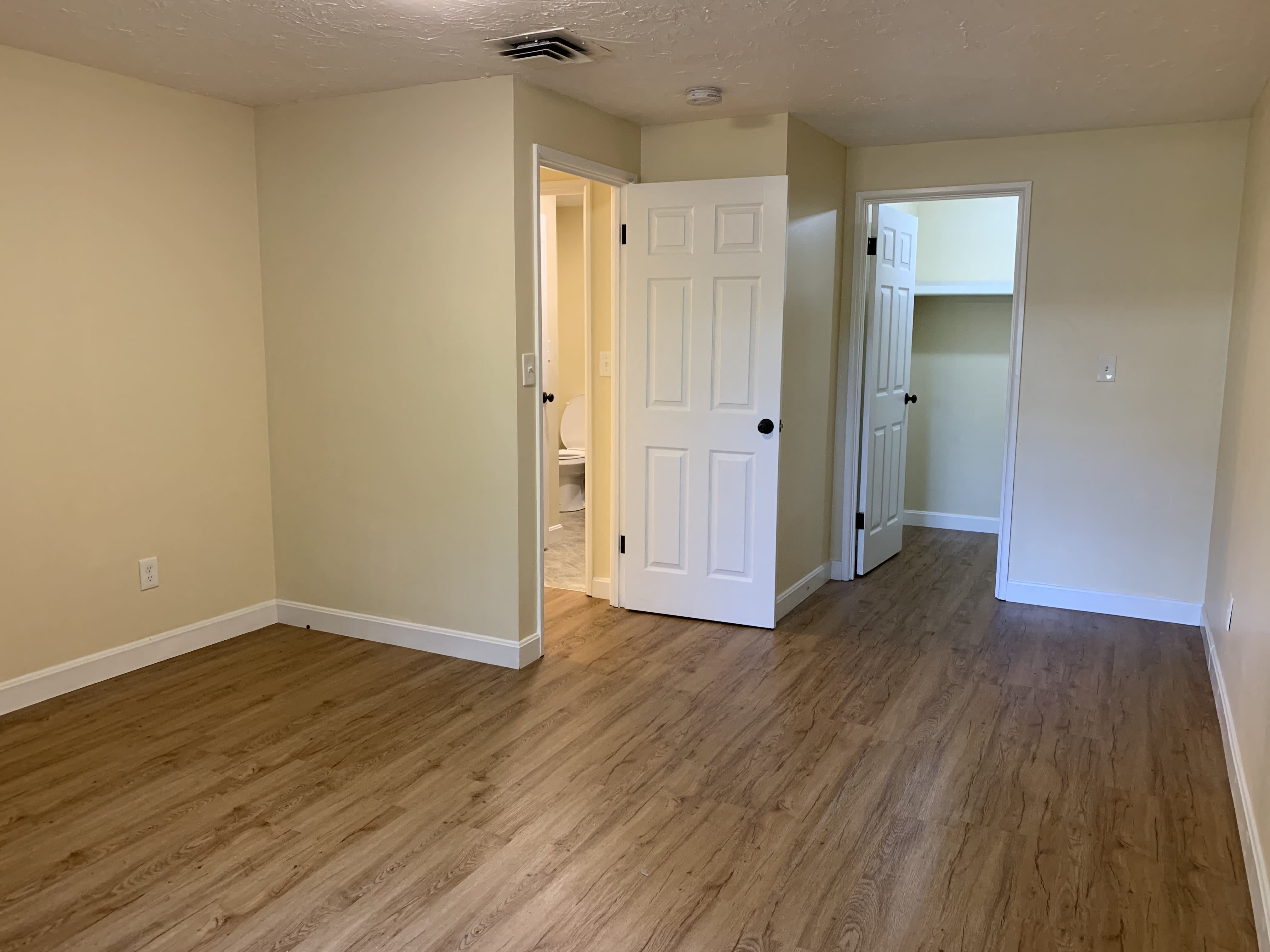 Essex Apartments – photo 4