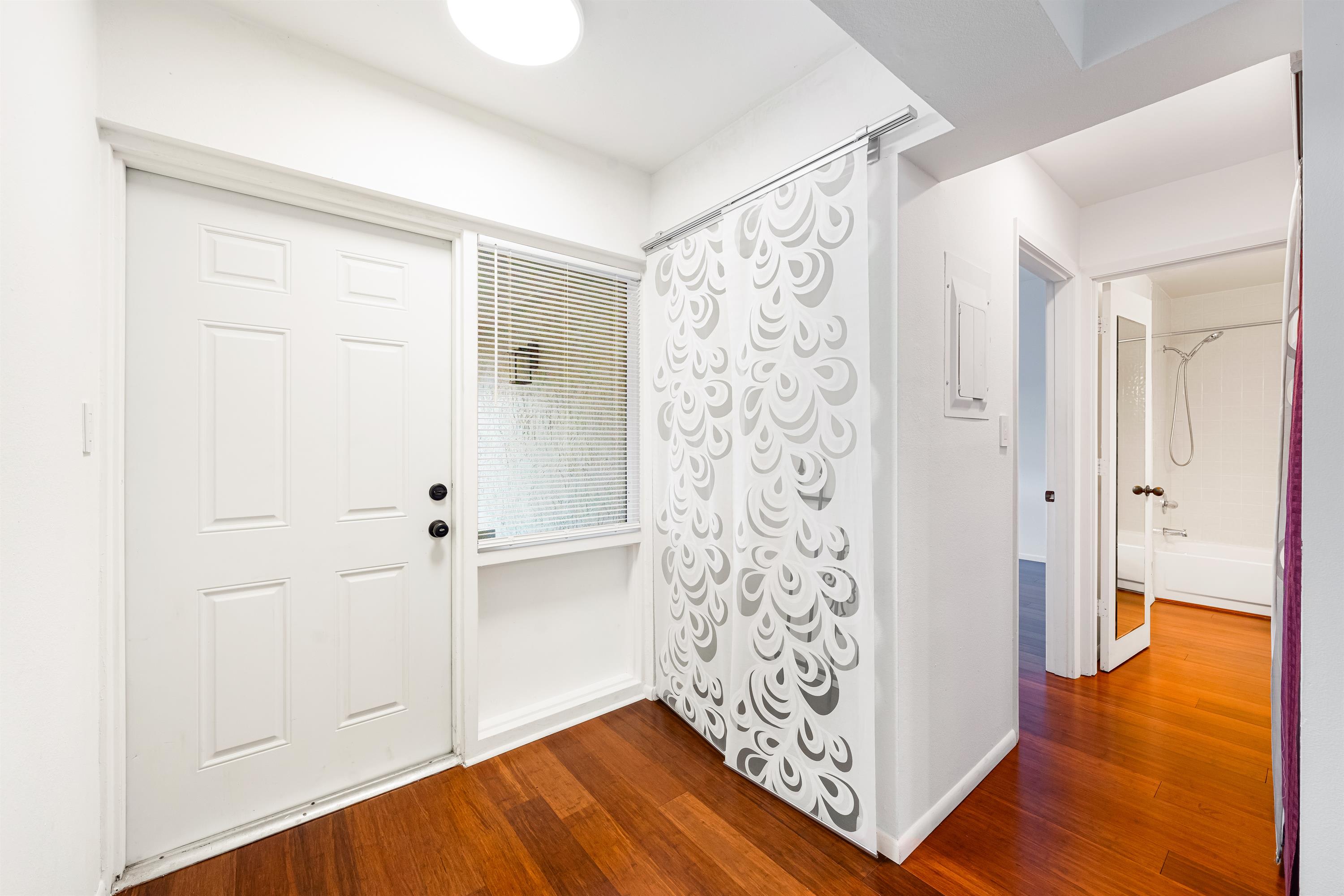 800 Hudson Avenue – photo 4