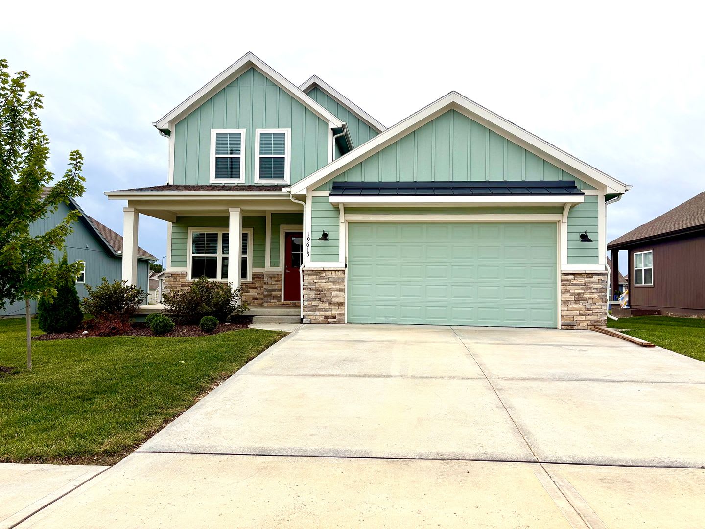 4 Bedroom 3.5 Bath Home Available Now in Spring Hill! – photo 1