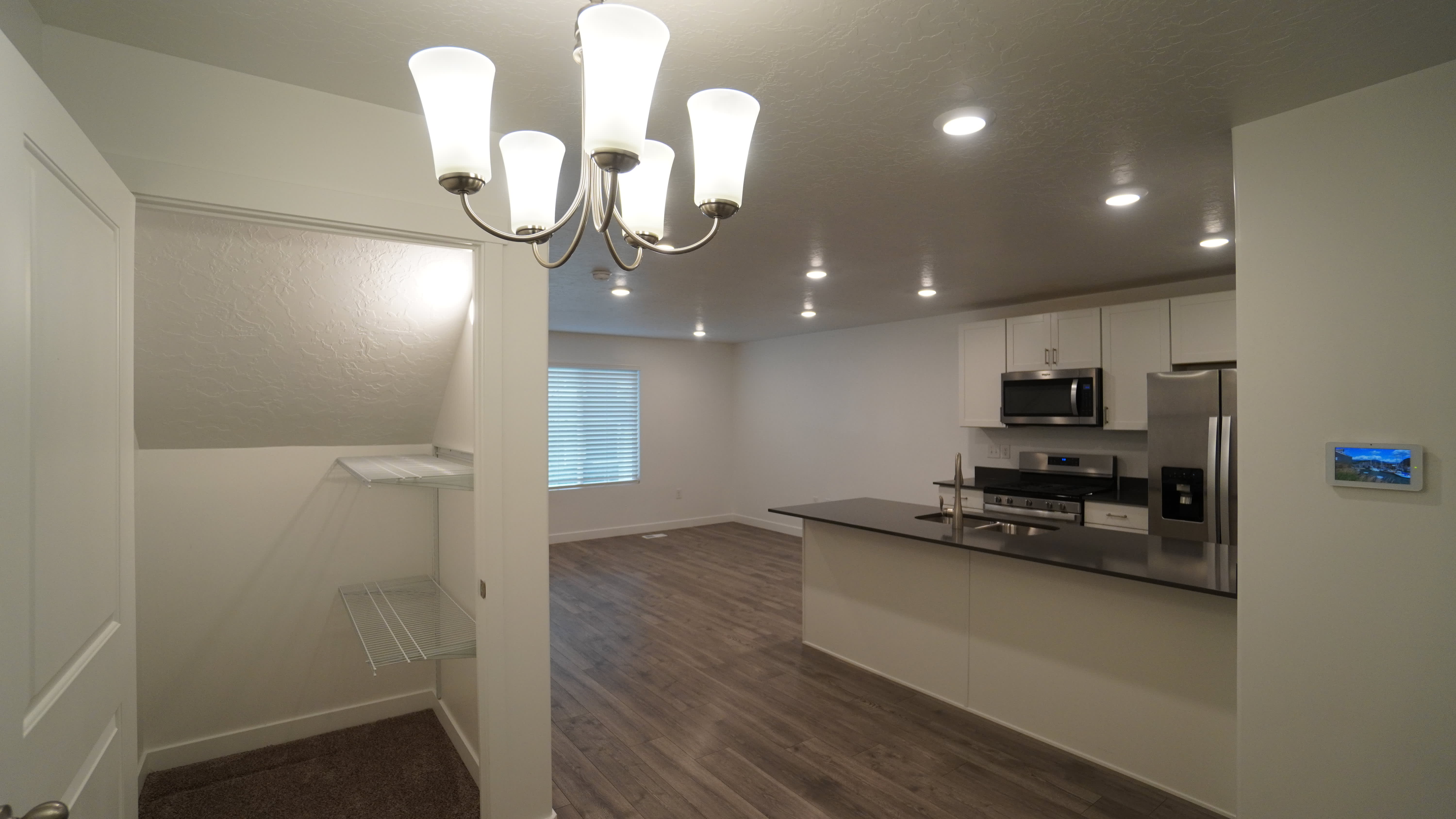 942 E Thunderbolt Ct – photo 5