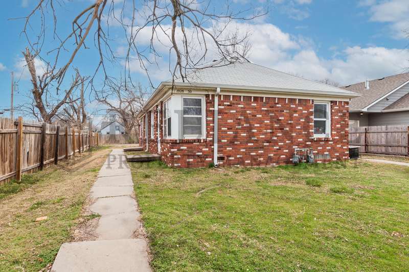 1930 South Saint Clair Avenue – photo 3