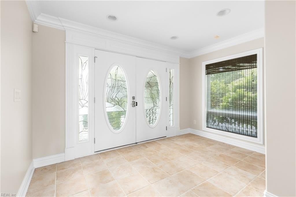 882 W Ocean View Avenue – photo 2
