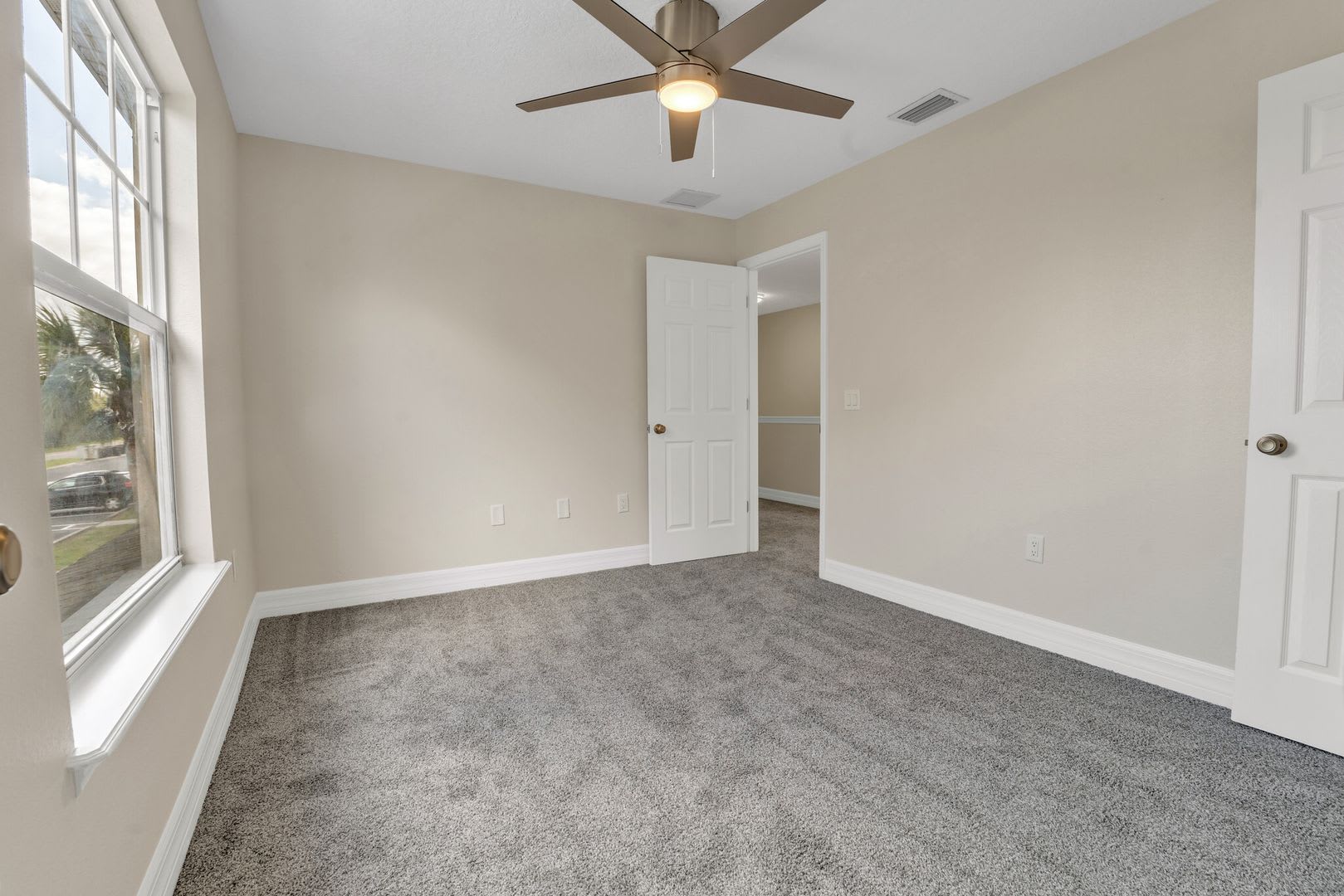 Spacious 4 Bed 2 5 Bath Townhome Minutes From The Indian River – photo 3