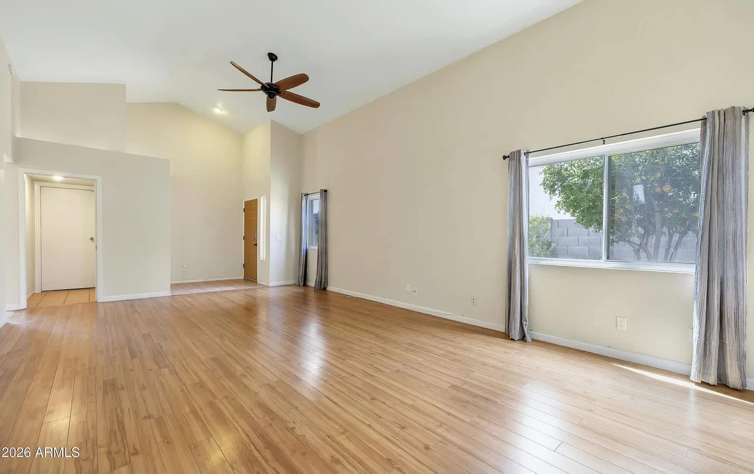 562 S Danyell Dr – photo 4