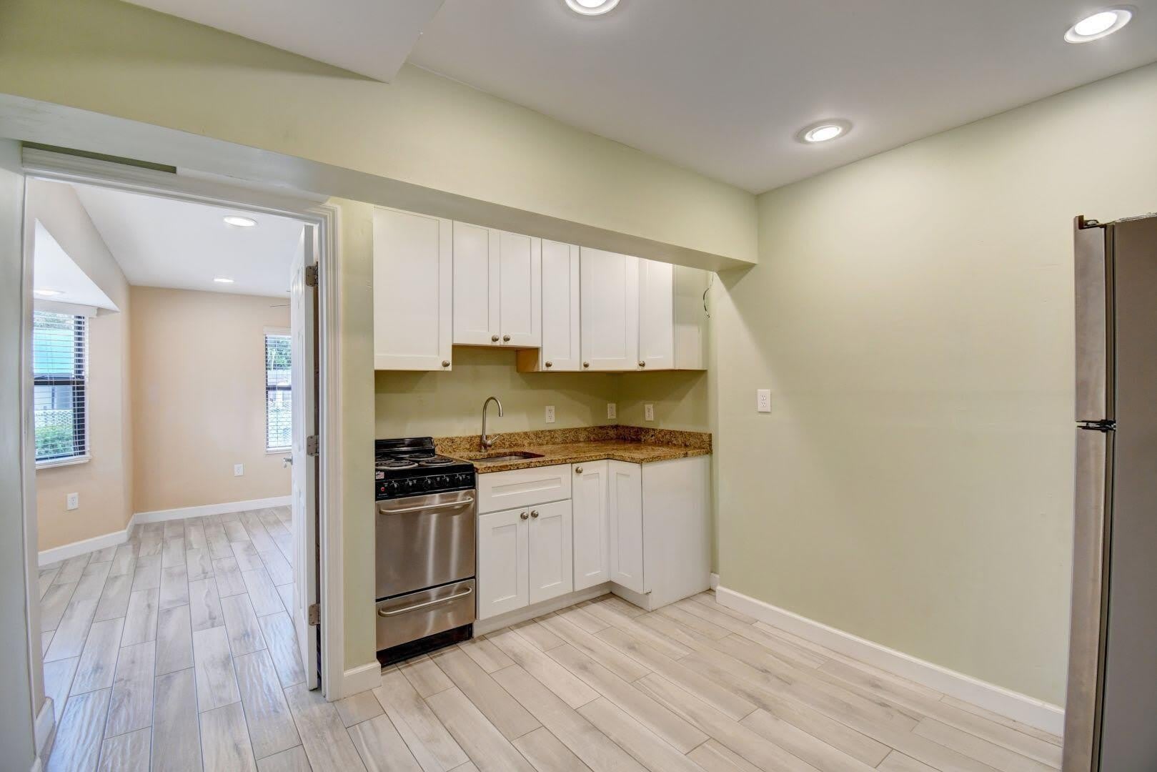 1316 DATE PALM Drive – photo 3