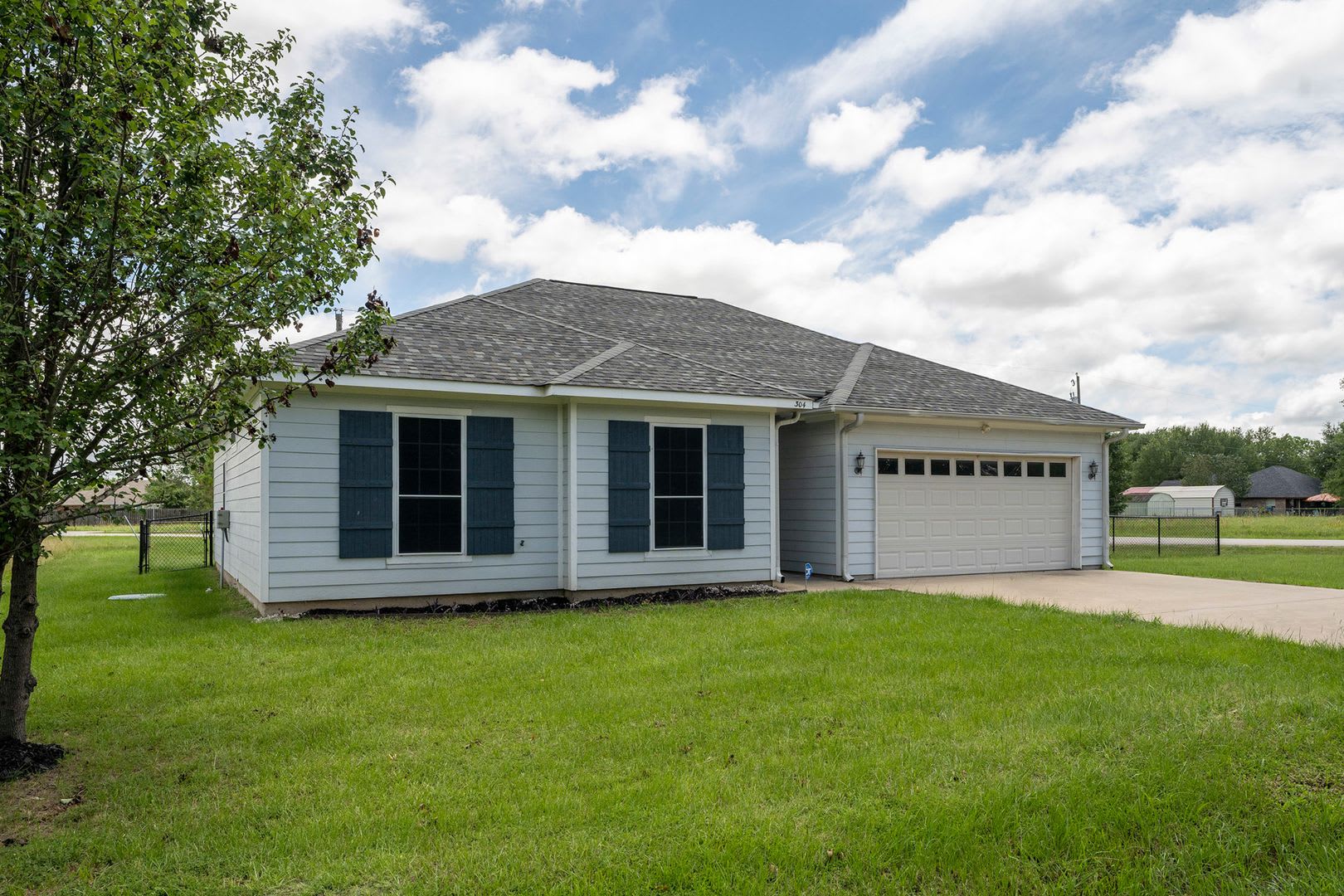 You will love this charming 3 bedroom, 2 bath, move-in ready home! – photo 1