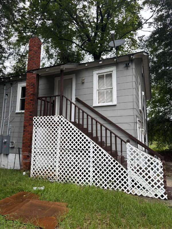 211 E Brooks St – photo 2