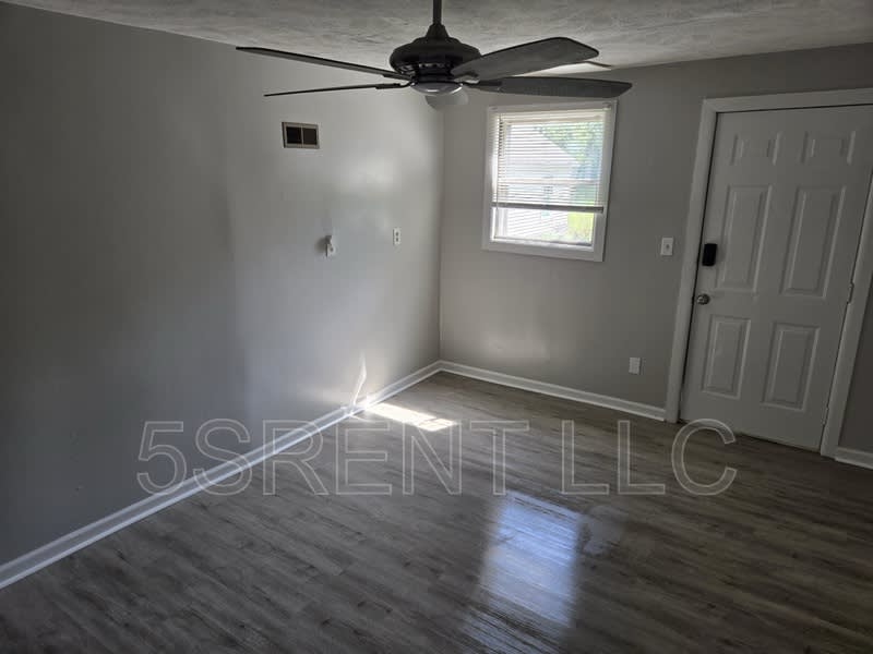 236 S Mary Ellen St Apt A – photo 3