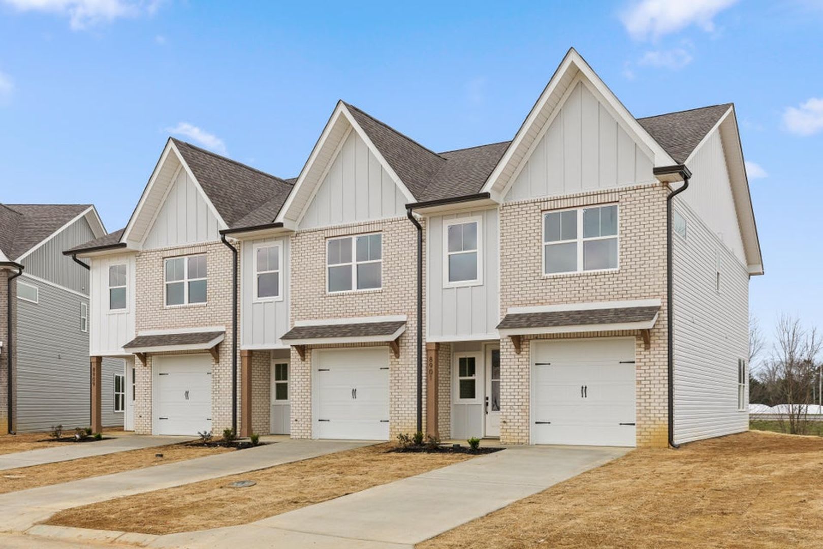 Beautiful 3-Bed Townhome at James Creek – photo 2