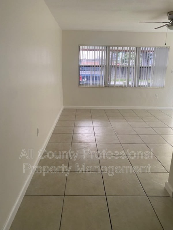 6032 Pierce st – photo 4