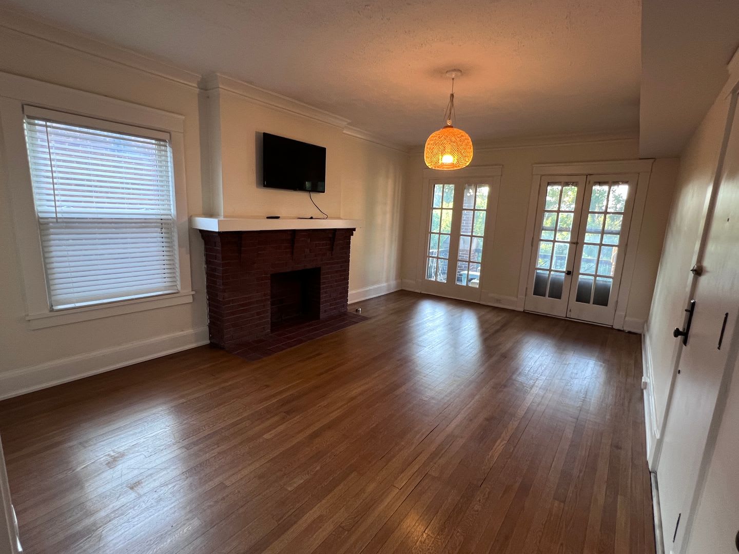 Third Floor 3 Bed 2 Bath Unit – photo 2
