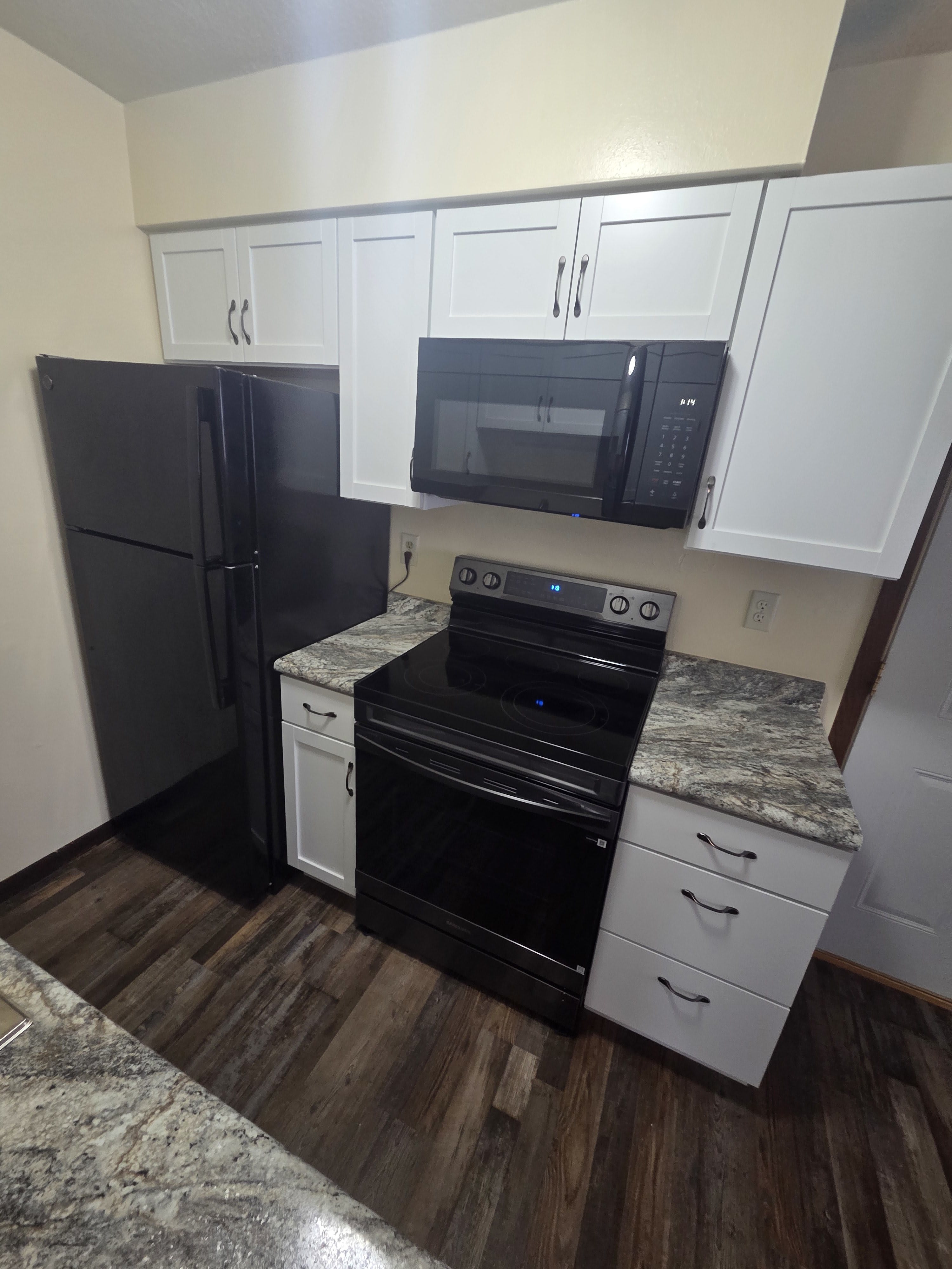 906 Hill St – photo 2