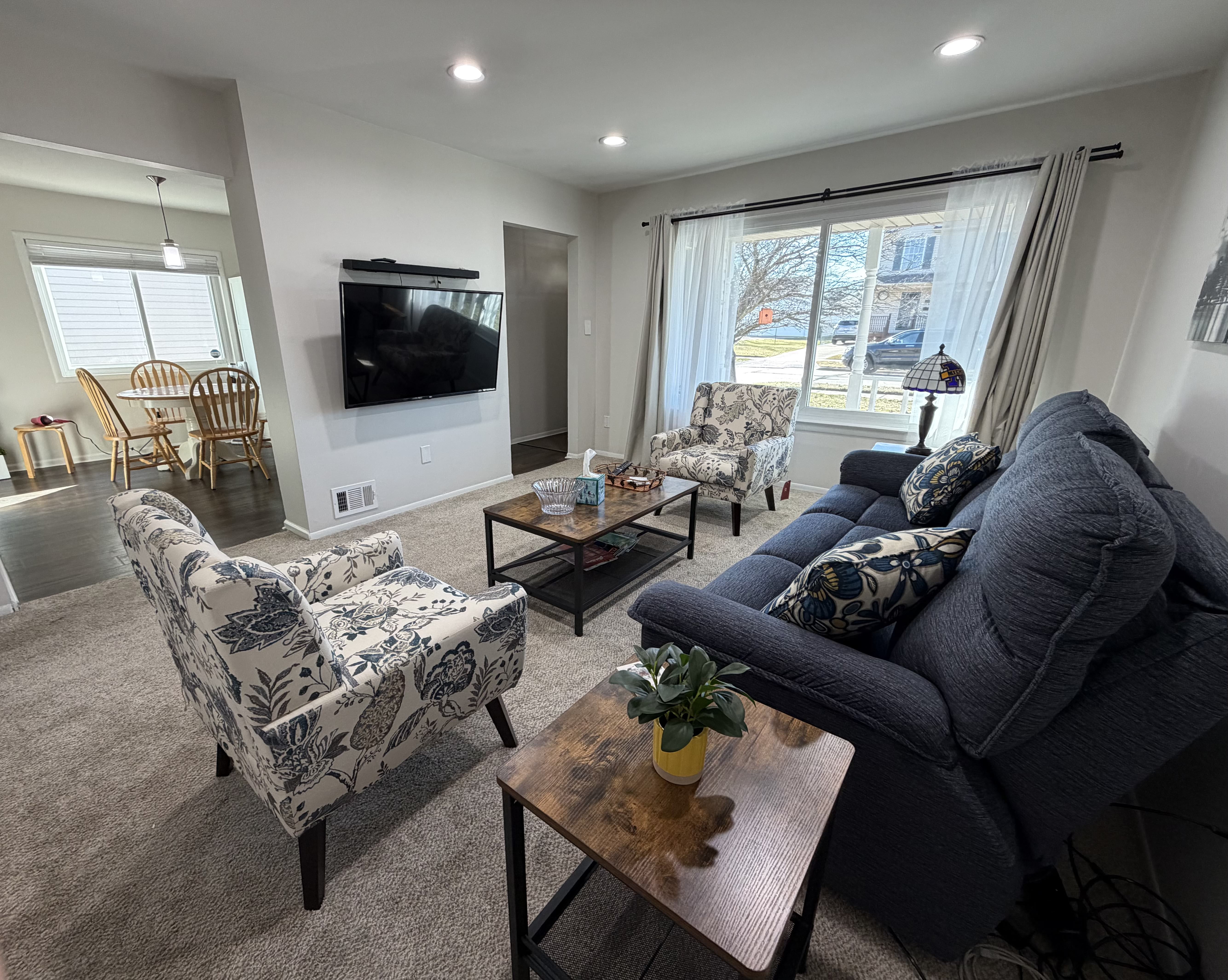 236 Kinross Avenue – photo 2