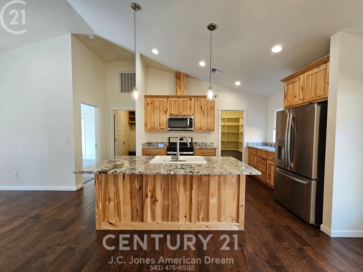 Close to Downtown Grants Pass – photo 1