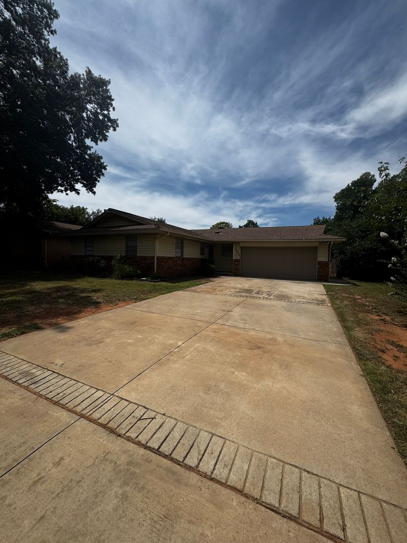 (3) Bed/(2) Bath with (2) Living Areas in MWC Avail NOW! – photo 2