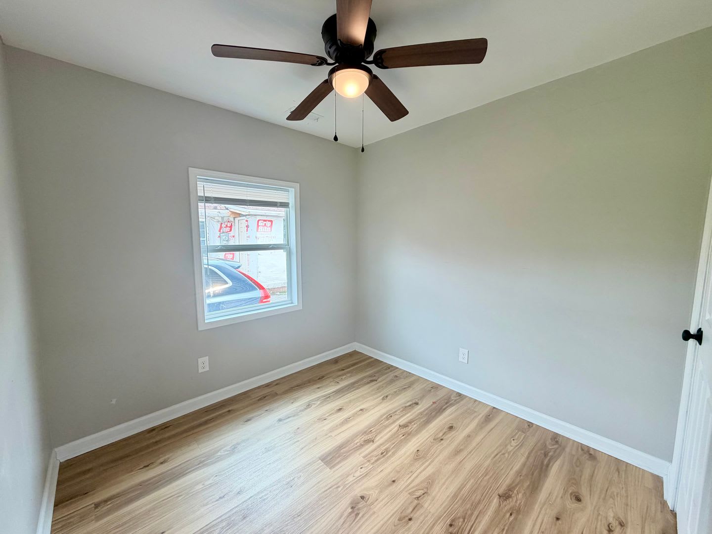 Remodeled 3BR Bungalow with Bonus Storage Barn – Sevier Ave – photo 5